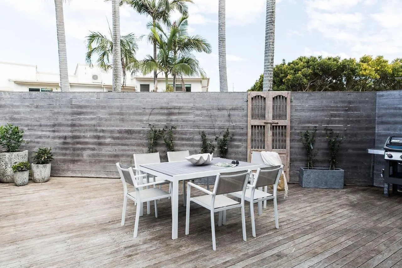 The Coconut Palm One Is A Designer Villa 선샤인 비치 0*,  오스트레일리아